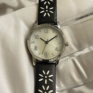 Time and Tru Women's Analog Watch Silver Tone Round Case Crystal Mother Pearl